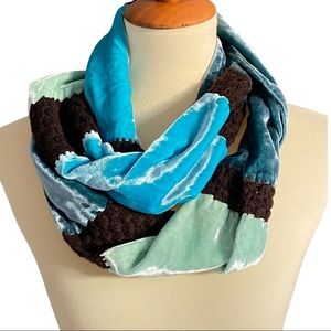 NWT Bloomingdale's Kevin O’Brien Blue & Seafoam Silk Velvet Crochet Oblong Scarf